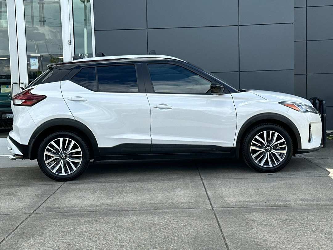 2021 Nissan Kicks SV - Image 2