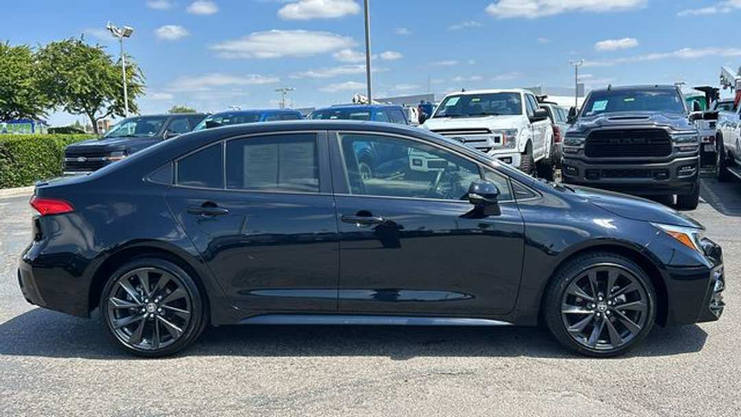 2025 Toyota Corolla Hybrid SE - Image 2