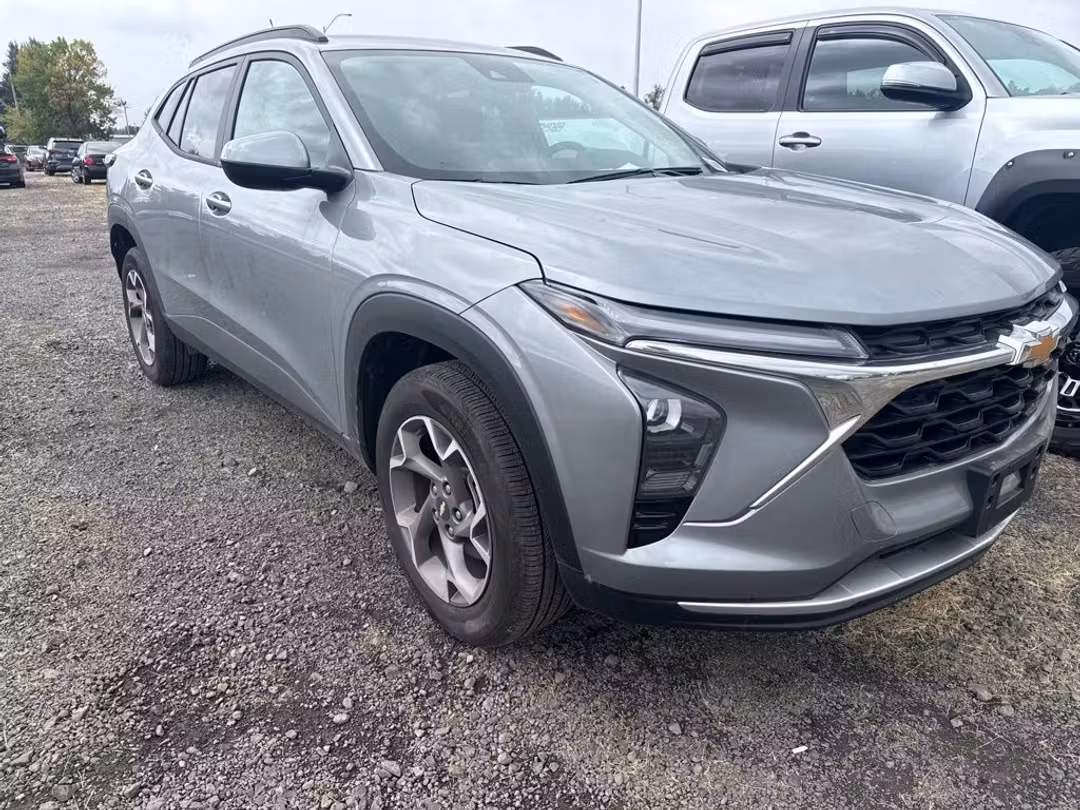 2025 Chevrolet Trax LT - Image 3