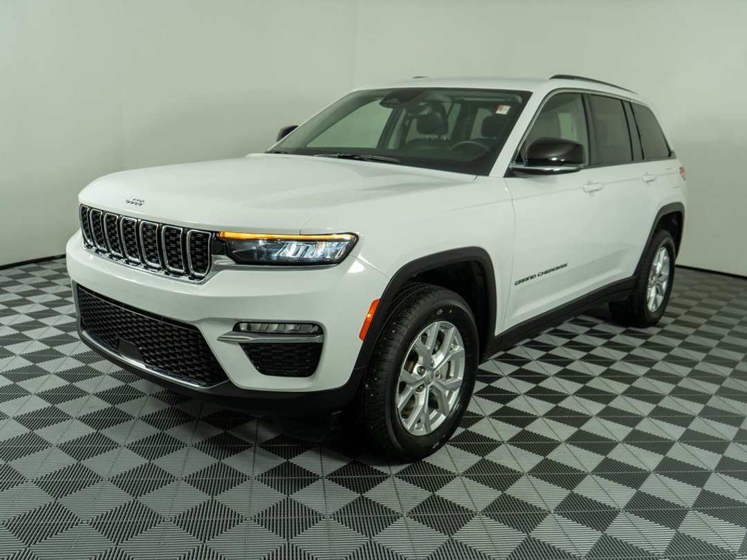 2023 Jeep Grand Cherokee Limited - Image 3
