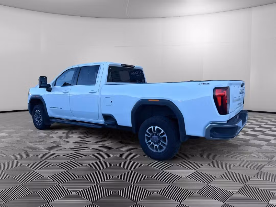 2024 GMC Sierra SLE - Image 3