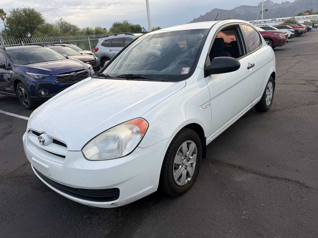 2009 Hyundai Accent GS - Image 3