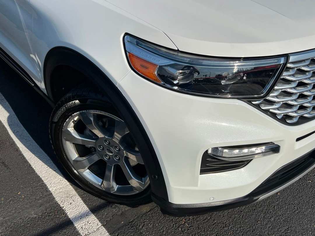 2020 Ford Explorer Platinum - Image 2