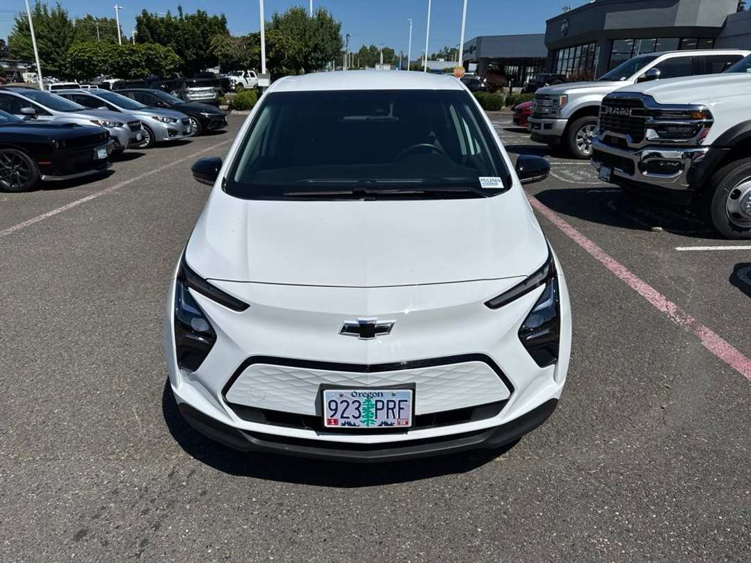 2023 Chevrolet Bolt Ev 2LT - Image 2