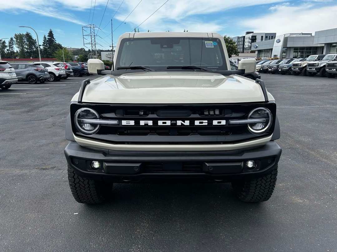 2026 Ford Bronco Outer Banks - Image 3