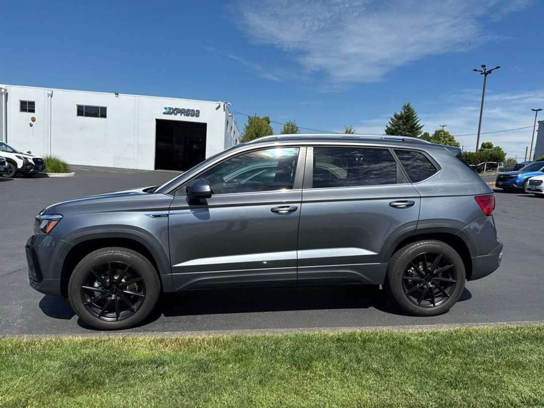 2024 Volkswagen Taos 1.5T SE - Image 2