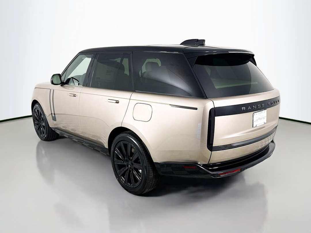 2026 Land Rover Range Rover Plug-In Hybrid SE - Image 3