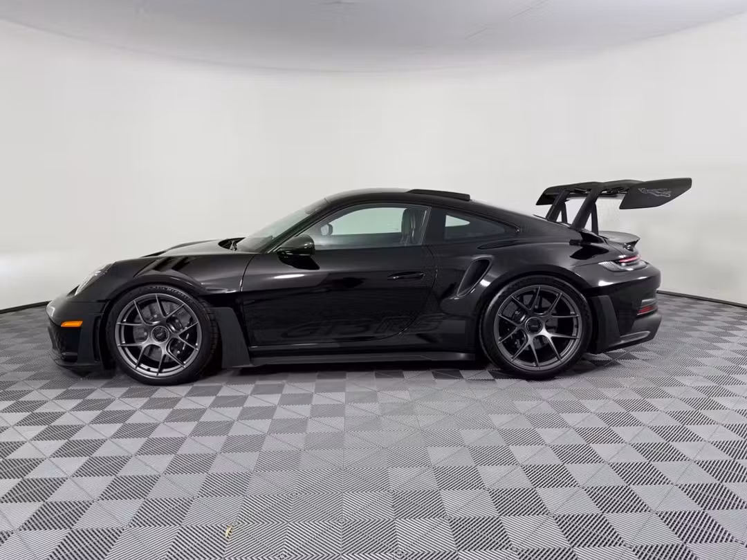 2025 Porsche 911 GT3 RS - Image 2