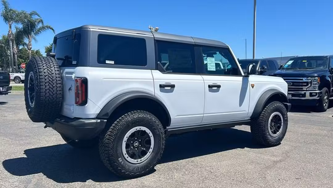2026 Ford Bronco Badlands - Image 3