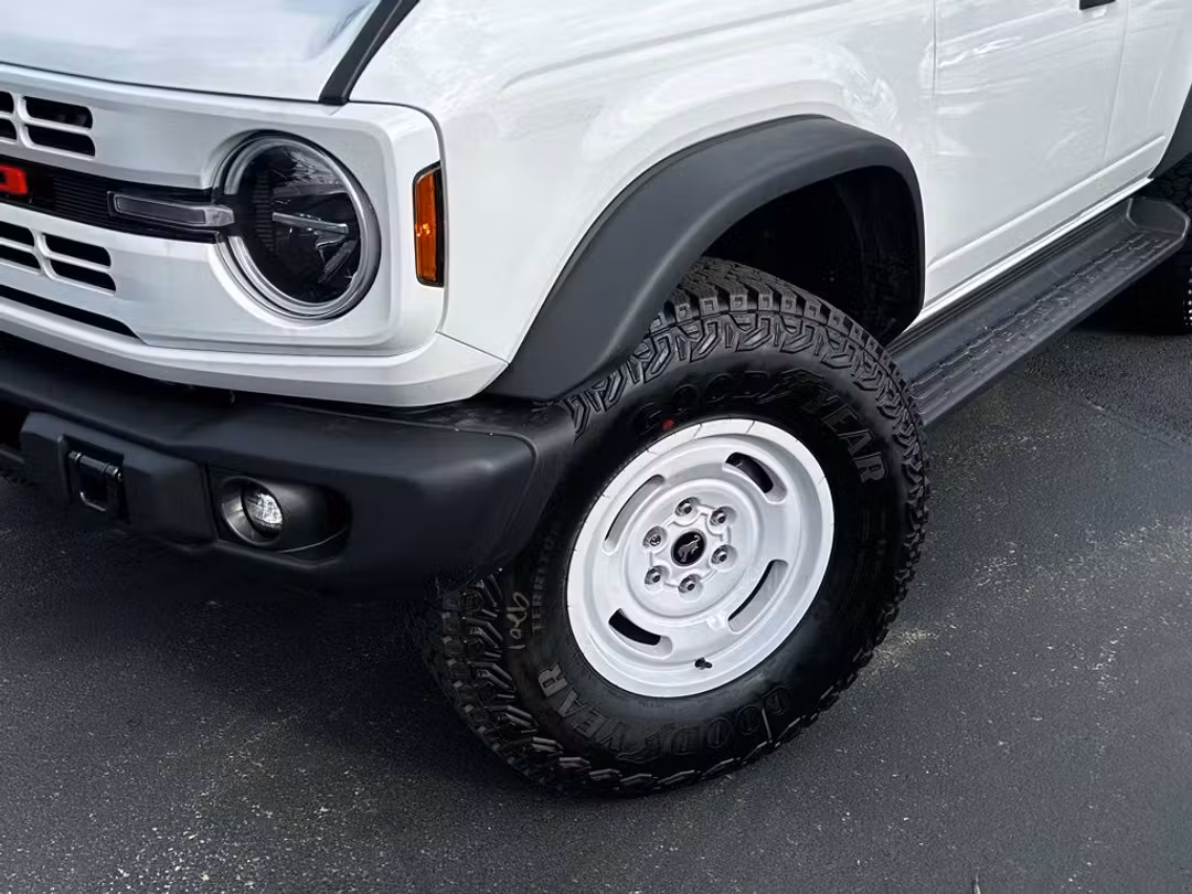 2026 Ford Bronco Heritage Edition - Image 2