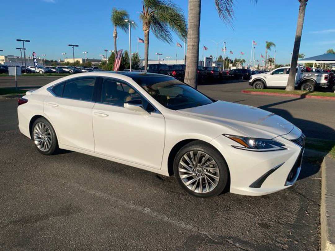 2022 Lexus Es 350 Luxury - Image 2