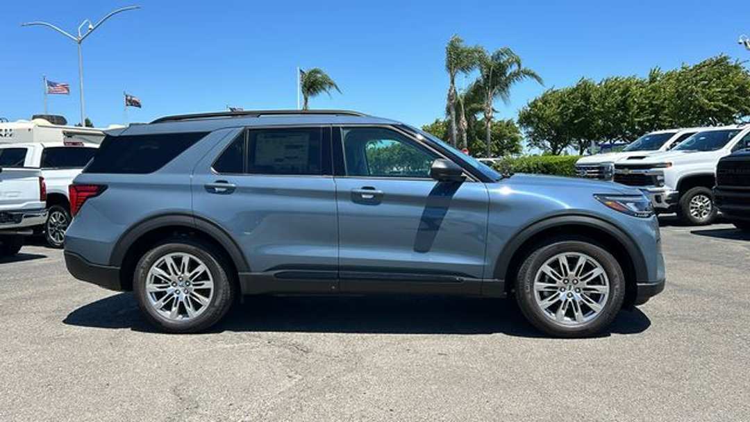 2026 Ford Explorer Active - Image 2