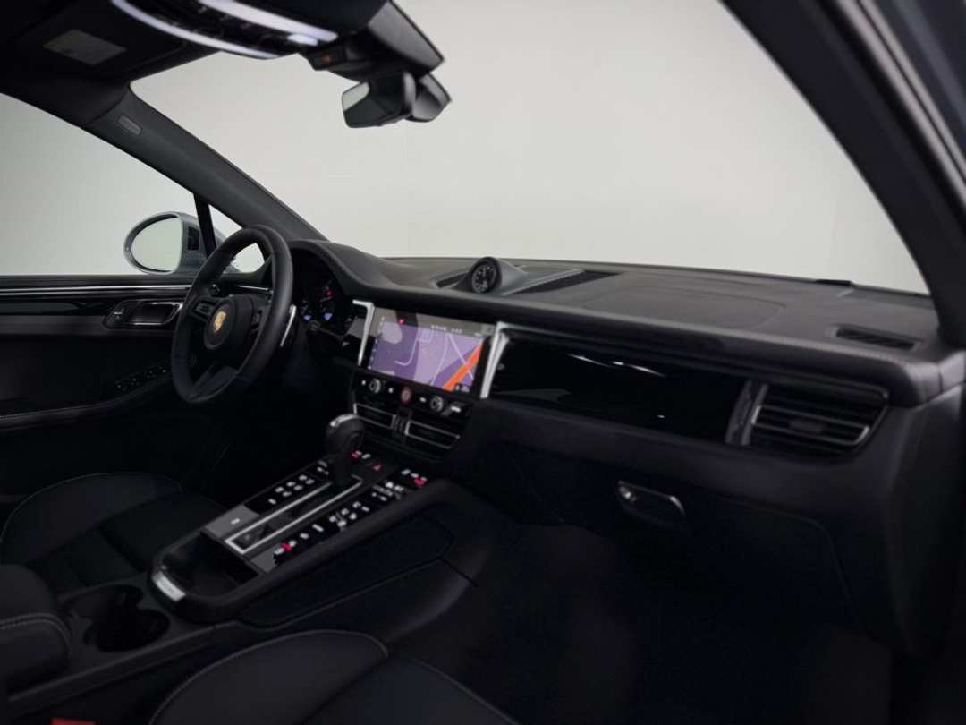 2026 Porsche Macan T - Photo 21