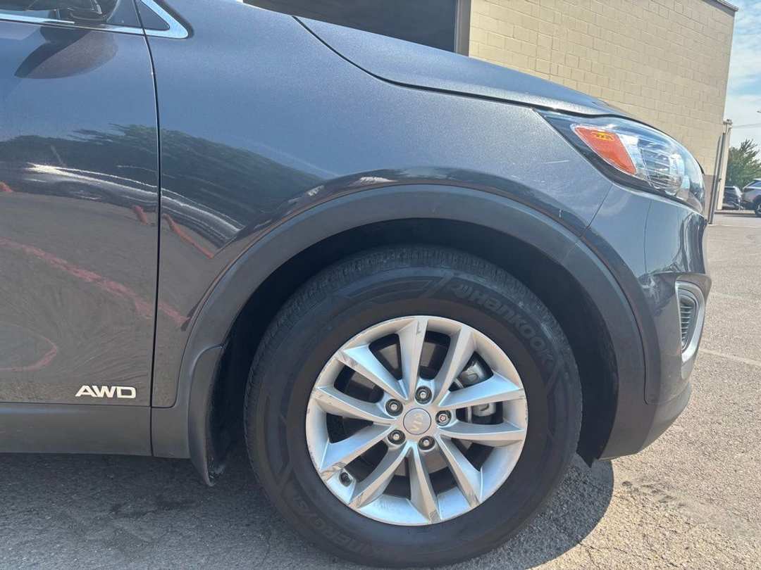 2018 Kia Sorento LX - Image 2
