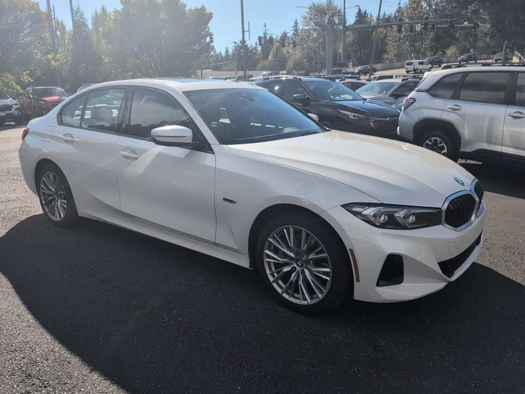 2023 BMW 3 Series 330e xDrive - Image 3