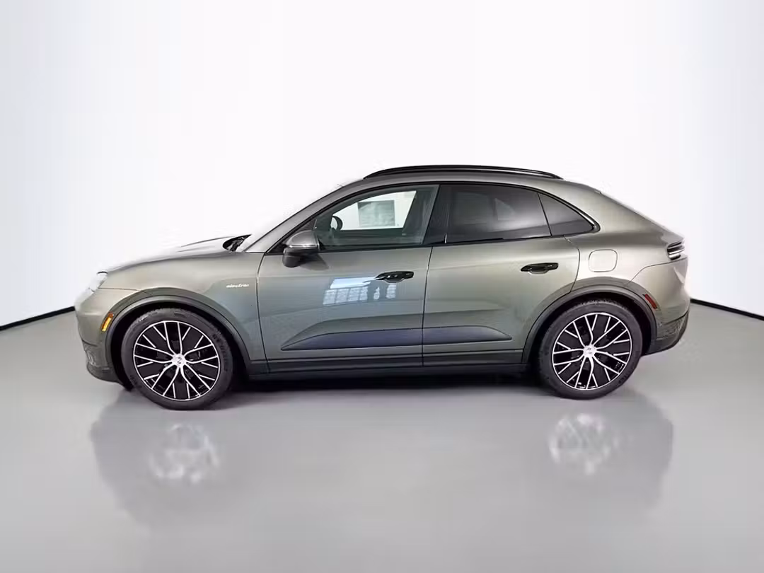 2026 Porsche Macan 4 - Image 2