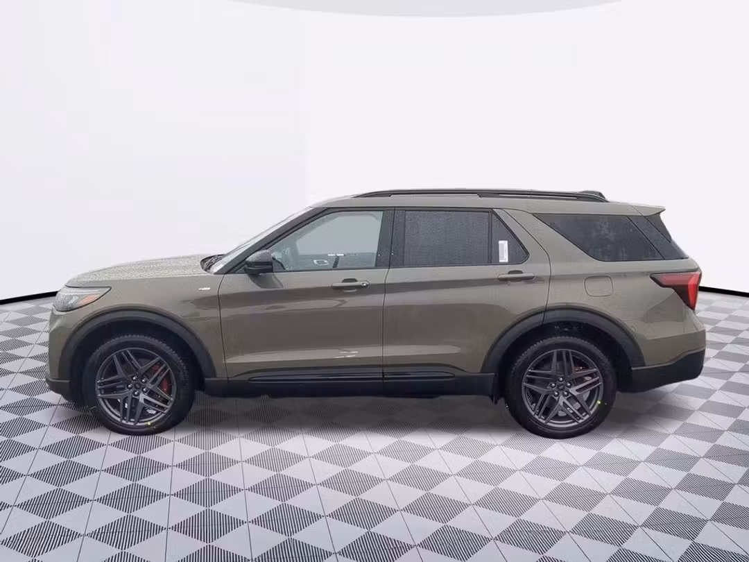 2026 Ford Explorer STLine - Image 2