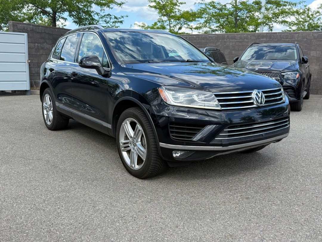 2015 Volkswagen Touareg V6 Executive - Image 3