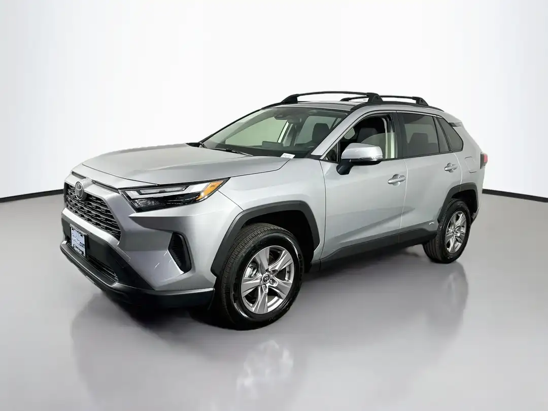 2025 Toyota Rav4 Hybrid XLE - Image 3