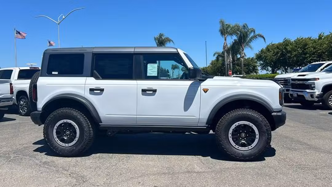 2026 Ford Bronco Badlands - Image 2
