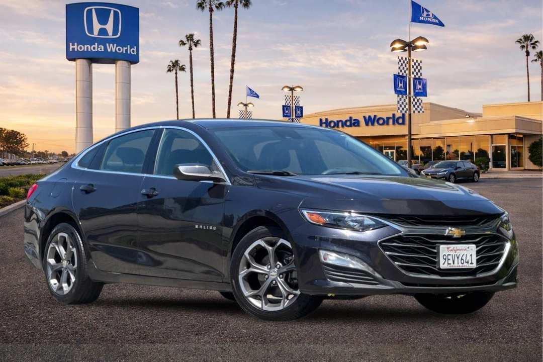 2023 Chevrolet Malibu LT - Image 2