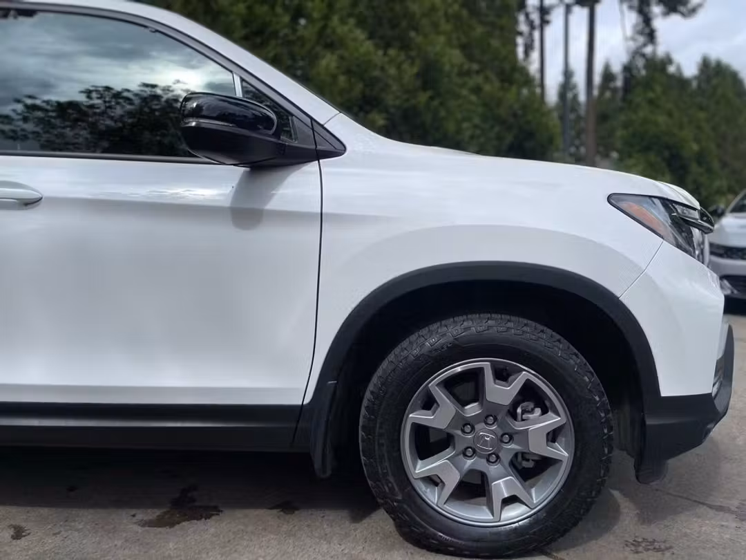 2023 Honda Passport TrailSport - Image 2