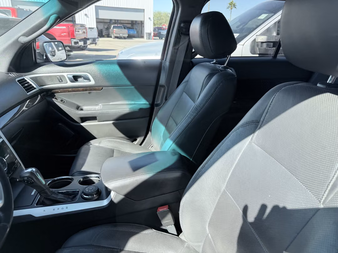 2014 Ford Explorer Limited - Image 2