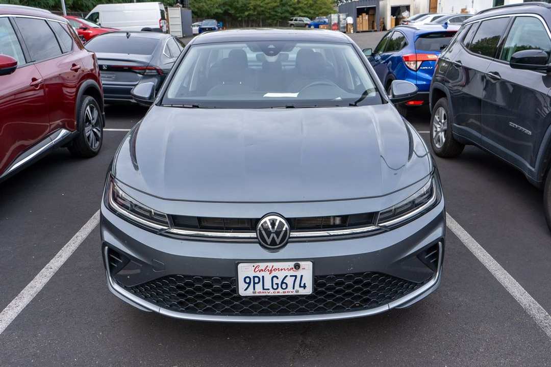 2025 Volkswagen Jetta 1.5T SE - Image 2