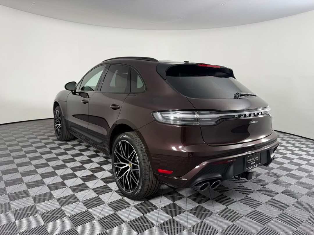 2026 Porsche Macan - Image 3