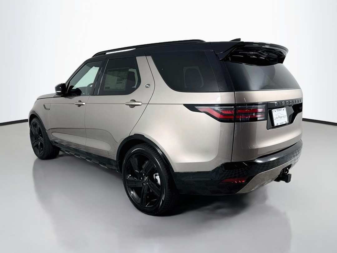 2026 Land Rover Discovery Dynamic SE - Image 3