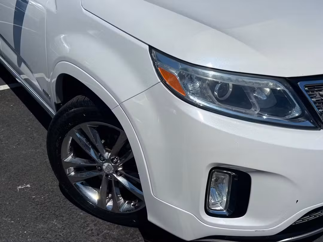 2014 Kia Sorento Limited V6 - Image 2