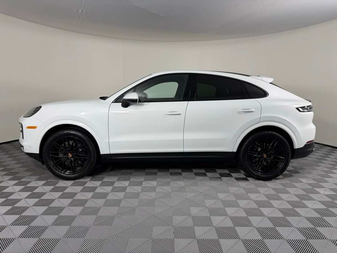 2026 Porsche Cayenne - Image 2