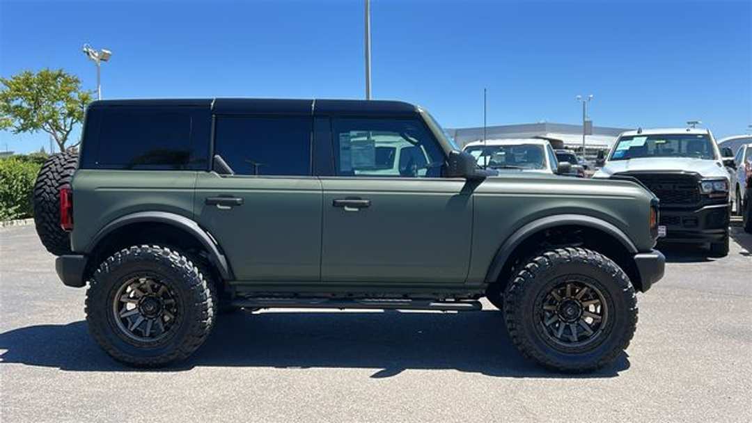 2026 Ford Bronco Big Bend - Image 2