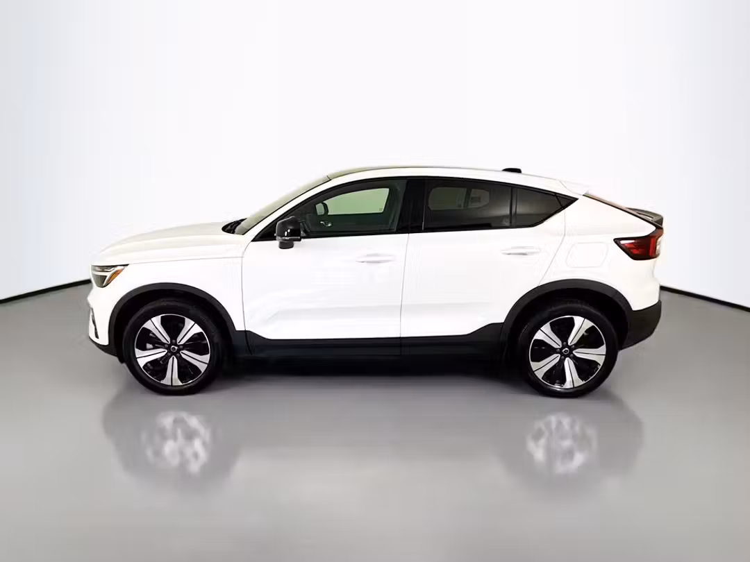 2023 Volvo C40 Recharge Pure Twin Plus - Image 2