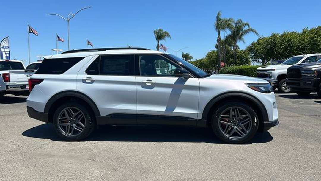 2026 Ford Explorer ST - Image 2