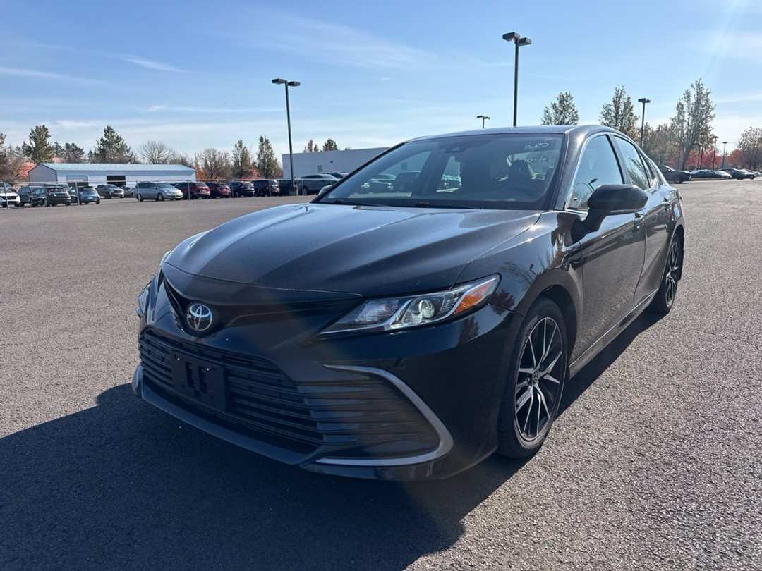 2021 Toyota Camry LE - Image 3