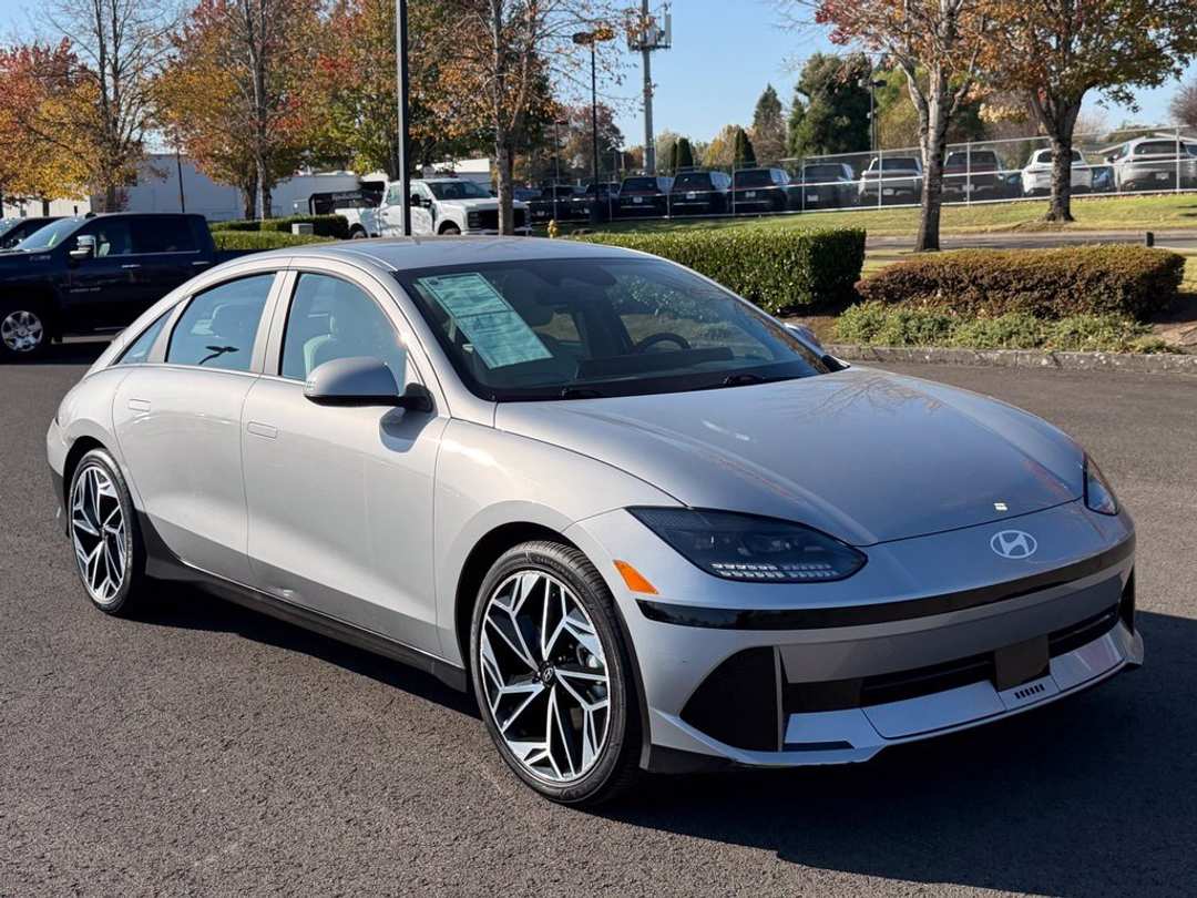 2025 Hyundai Ioniq 6 SEL - Image 2