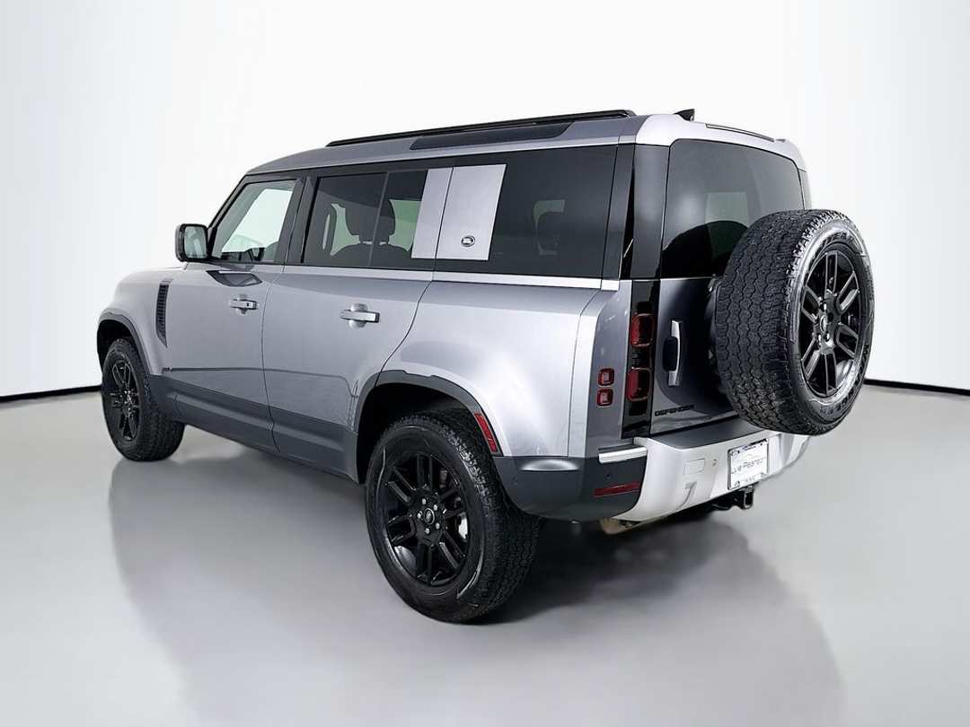 2024 Land Rover Defender 110 S - Image 3