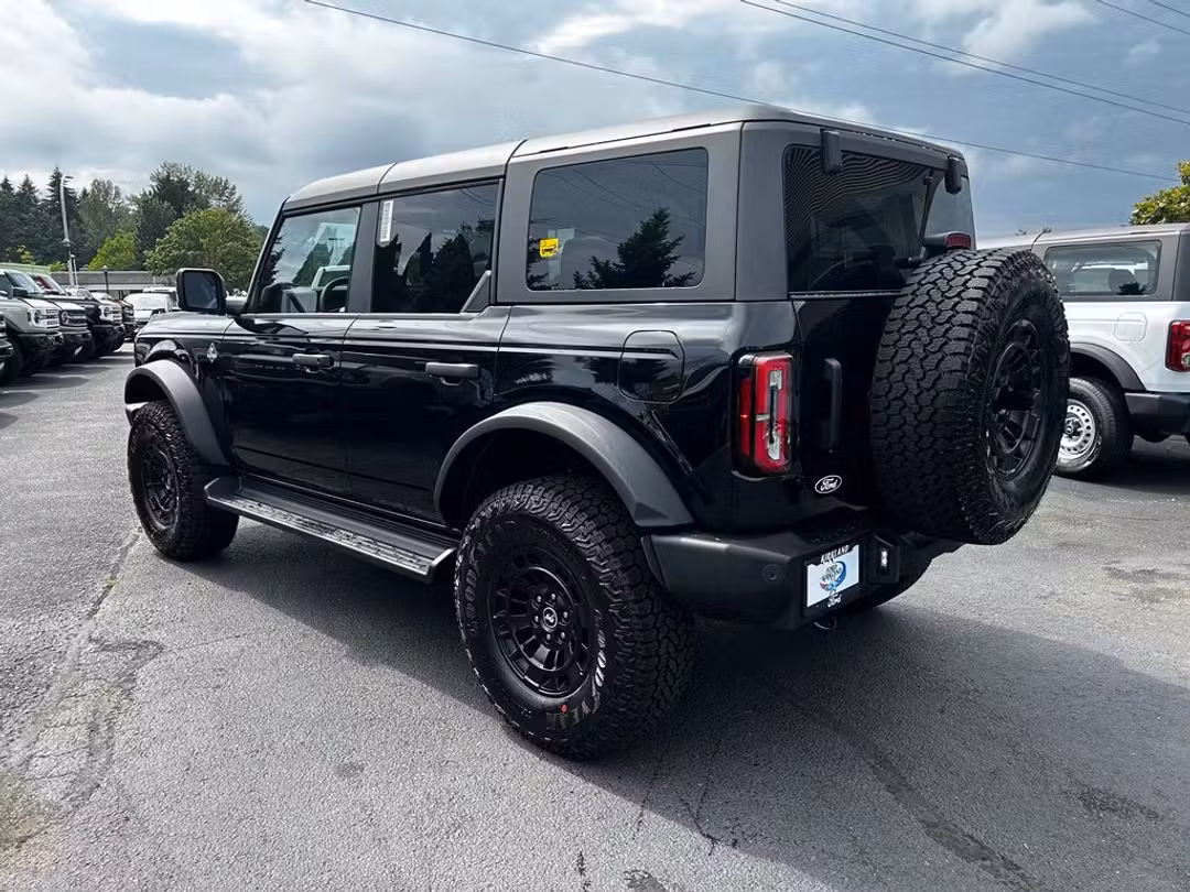 2026 Ford Bronco Outer Banks - Image 3