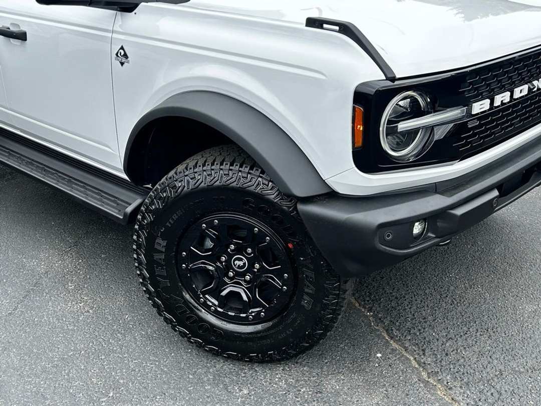 2026 Ford Bronco Outer Banks - Image 2