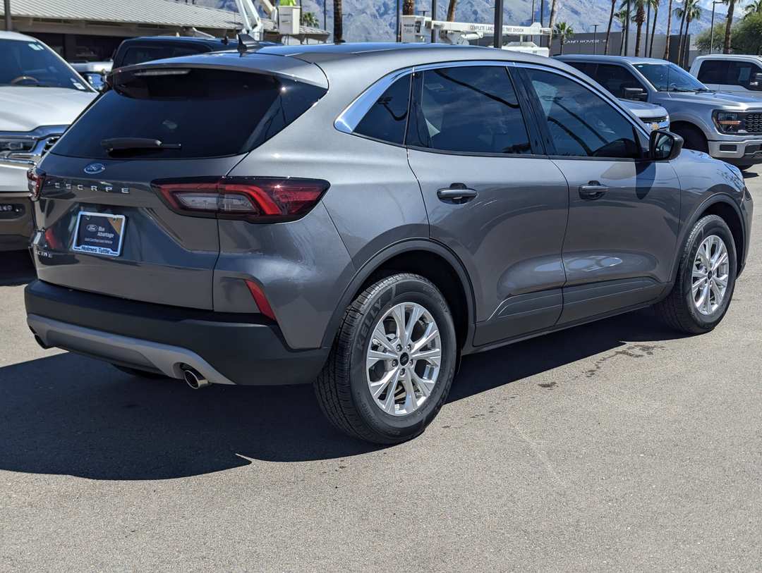 2024 Ford Escape Active - Image 2