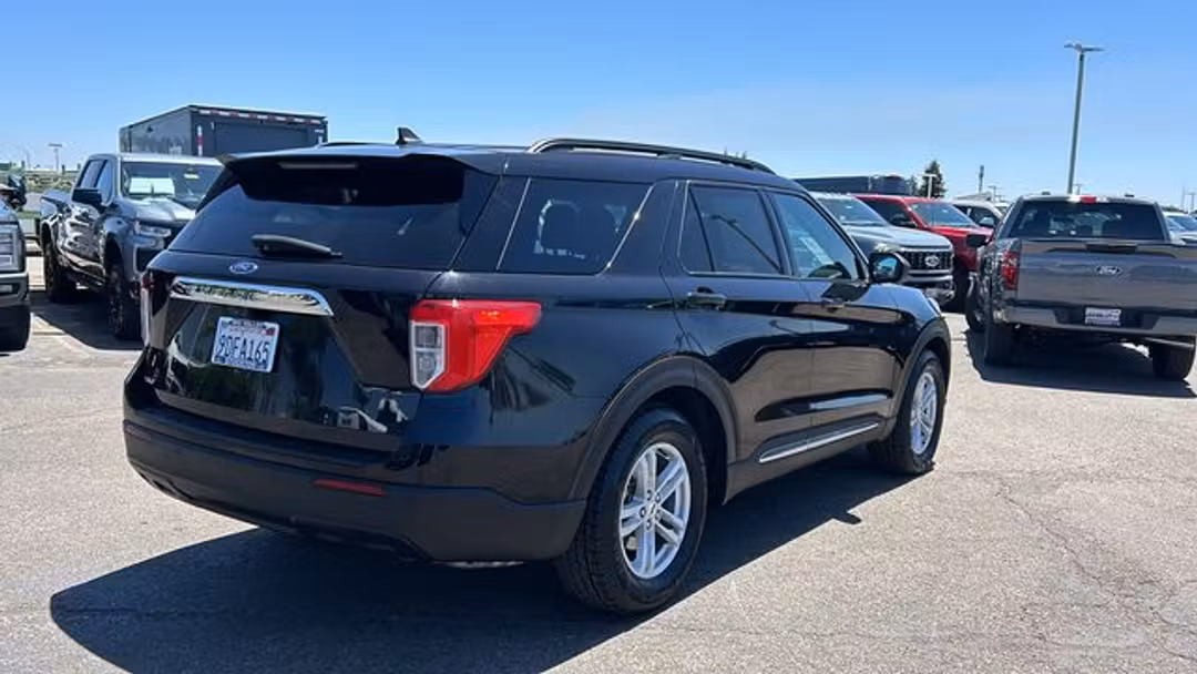 2022 Ford Explorer XLT - Image 3
