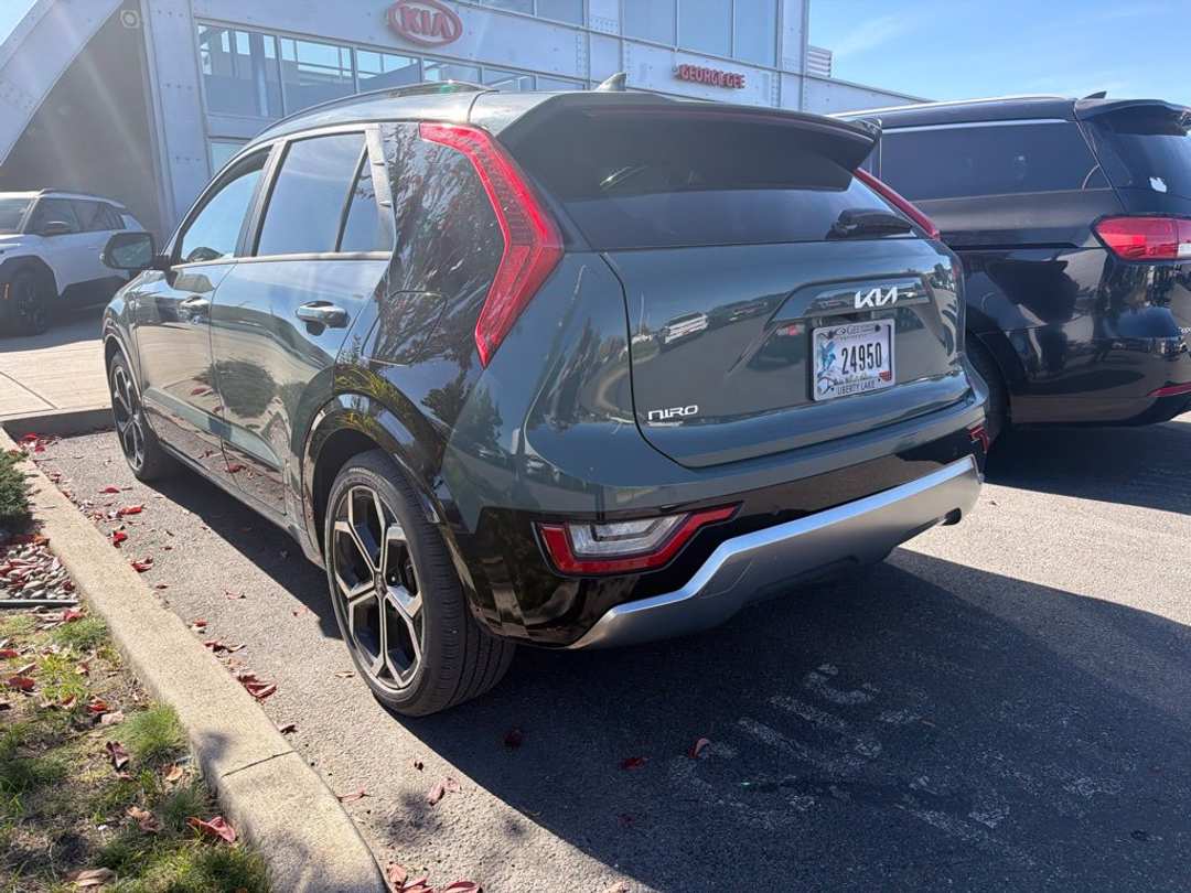 2023 Kia Niro SX Touring - Image 3