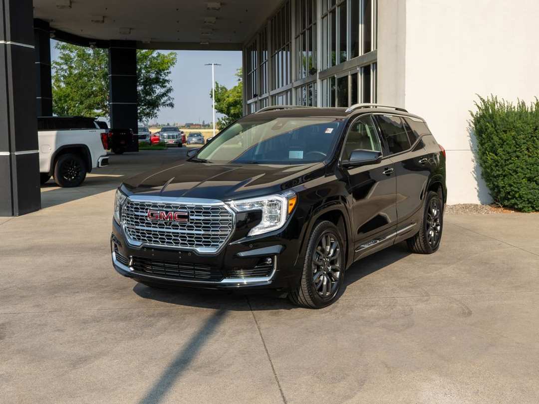 2023 GMC Terrain Denali - Image 3