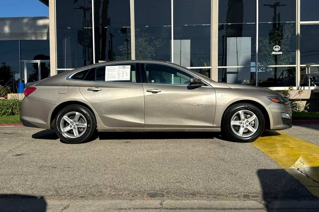 2022 Chevrolet Malibu LT - Image 3