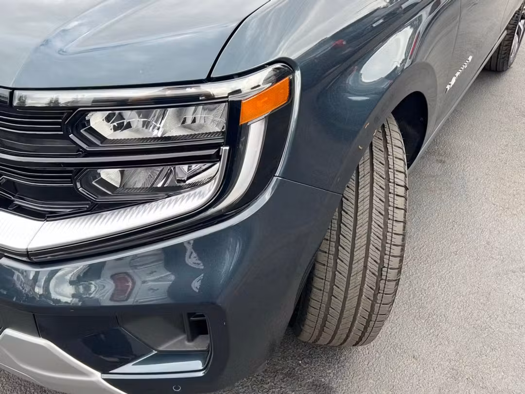 2026 Ford Expedition Platinum - Image 3