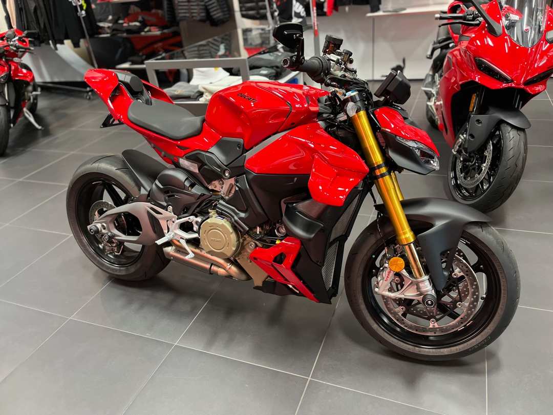 2026 Ducati Streetfighter V4 S - Image 2