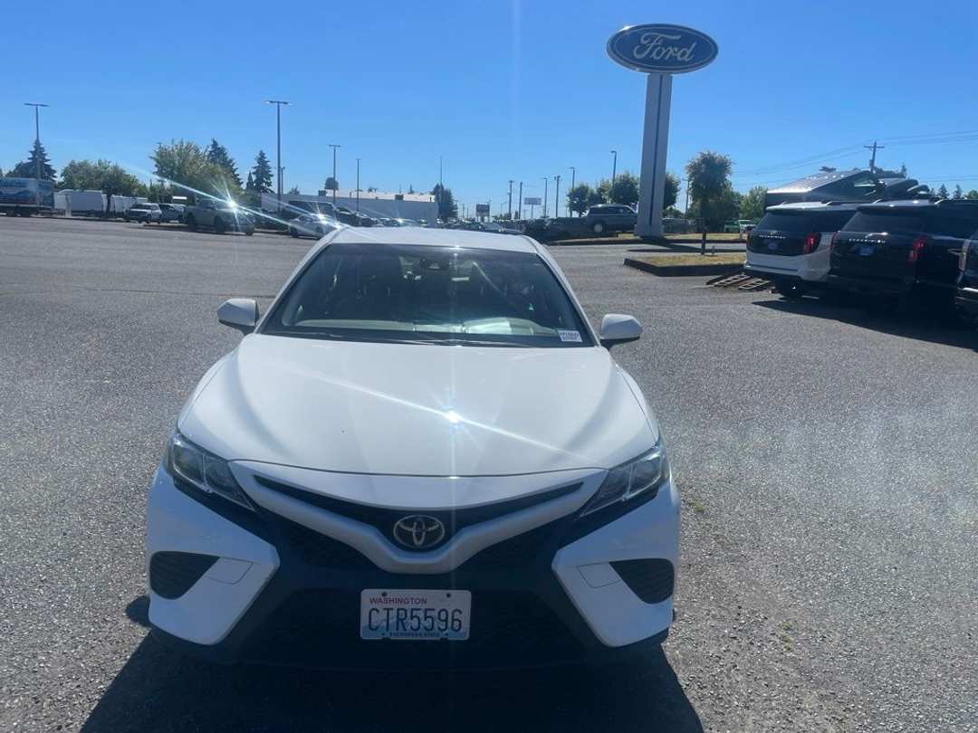2018 Toyota Camry SE - Image 2