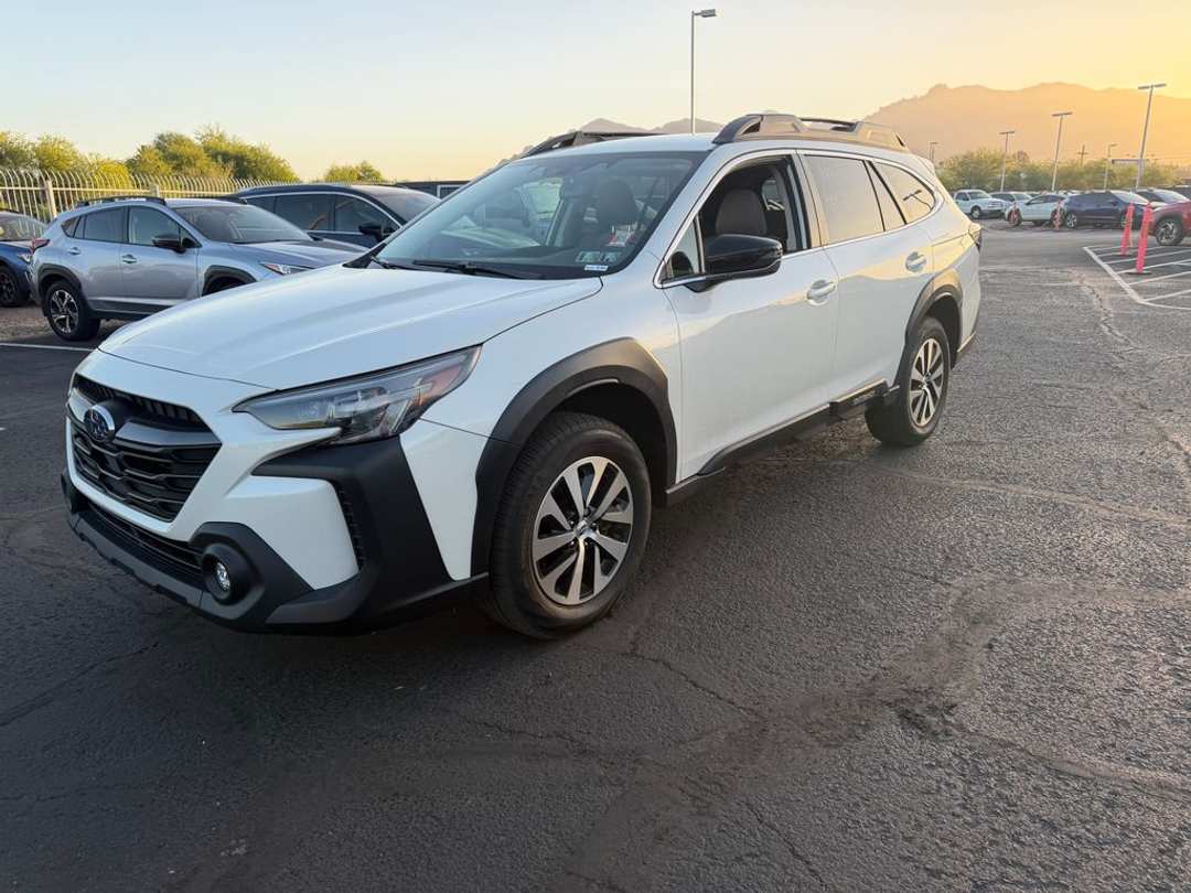2023 Subaru Outback Premium - Image 3