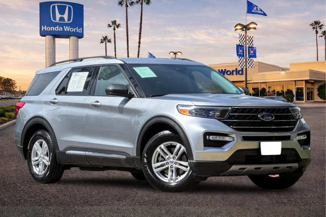 2023 Ford Explorer XLT - Image 2